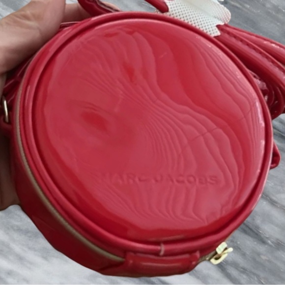 NWOT Marc Jacobs Mini 4” Red Patent Leather Crossbody Round Canteen Bag Purse - Picture 4 of 8